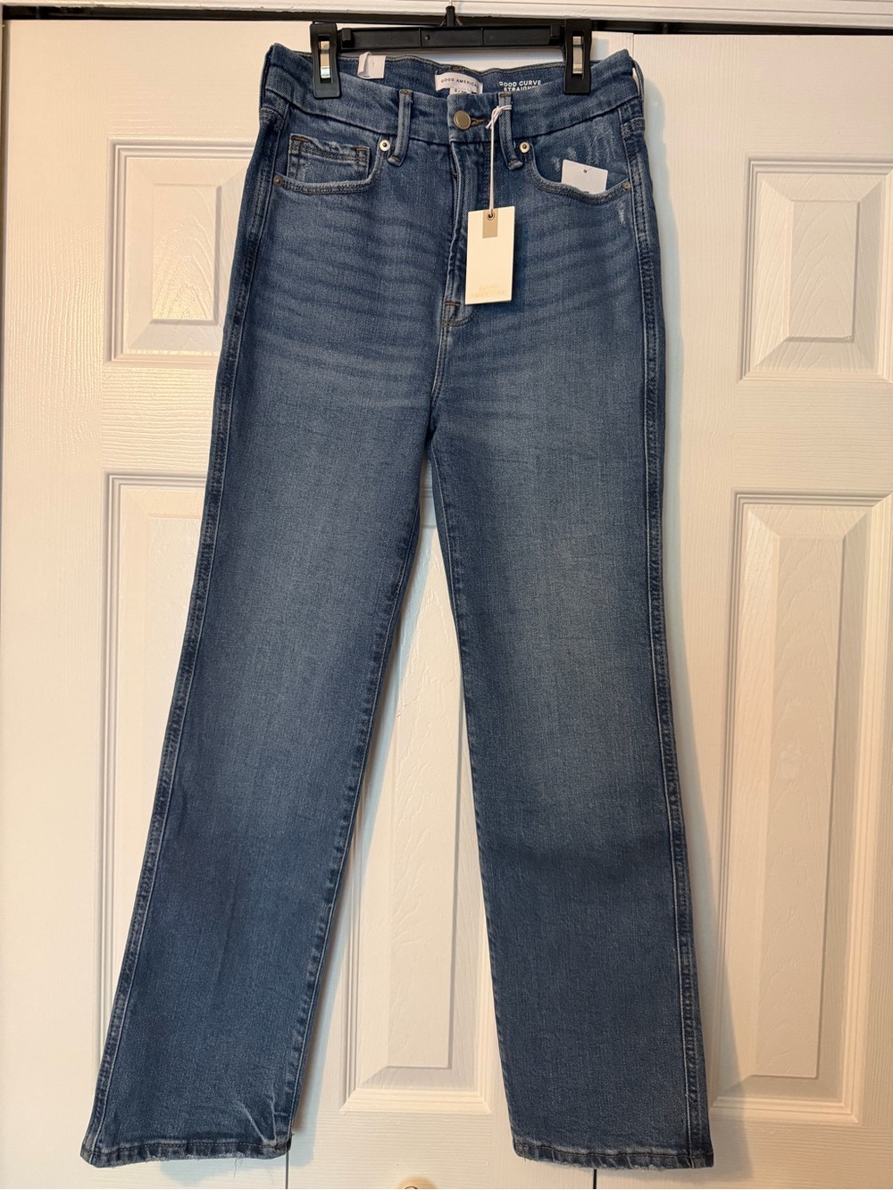 Good American Straight Leg Jeans in Medium Blue Wash